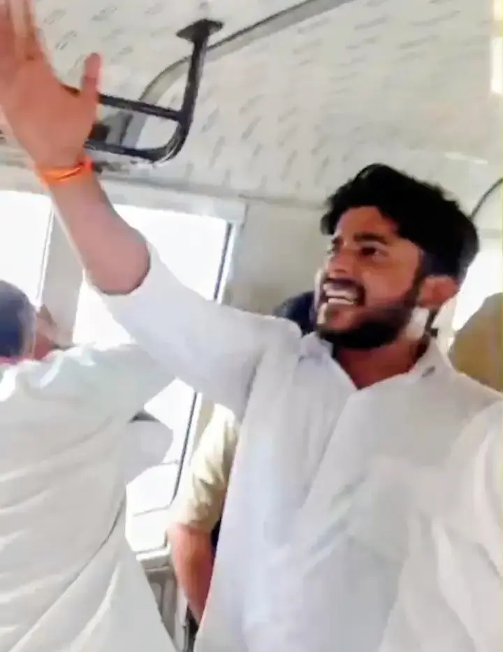  जुगल किशोर पांडे आवाज उठाते हुए सौ0 RExpress भारत
