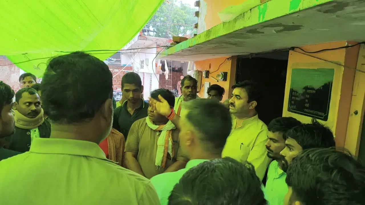  मौके पर लोगो की लगी हुई भीड़ फोटो सौ0 RExpress भारत